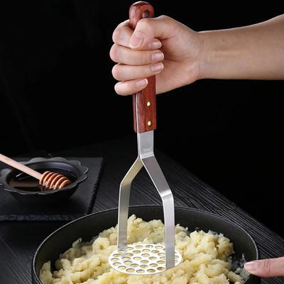 1 Stück Edelstahl Hochleistungs-Kartoffelstampfer mit Holzgriff für Püreeartige Cremige Gemüse und Obst