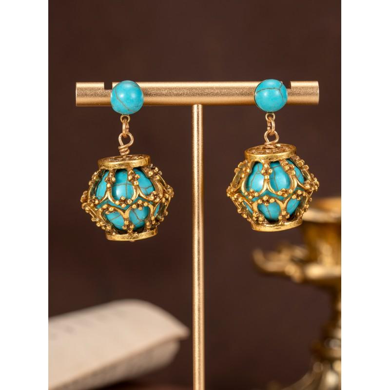 

Vintage Turquoise Hollowed Out Lantern Earrings With A Style High-end Feel.