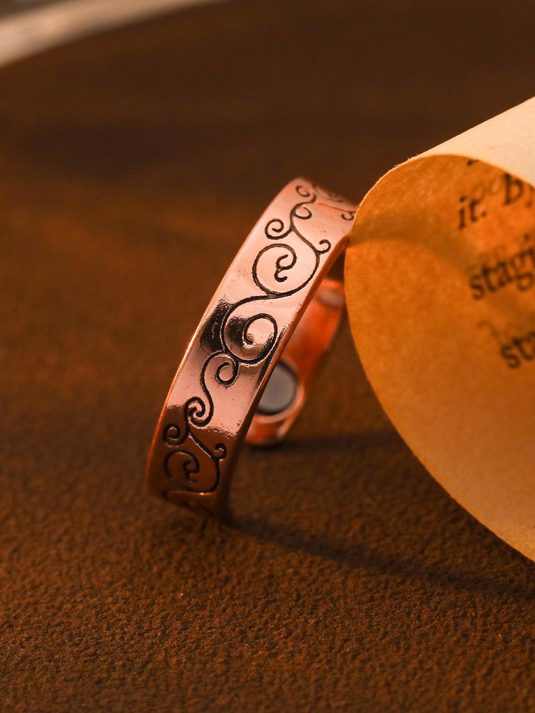 Miedziany Magnes Retro Pierścionek Modowy Atmosferyczny Wysoki Smak Wygrawerowany Wzór Totem Otwierany Pierścionek