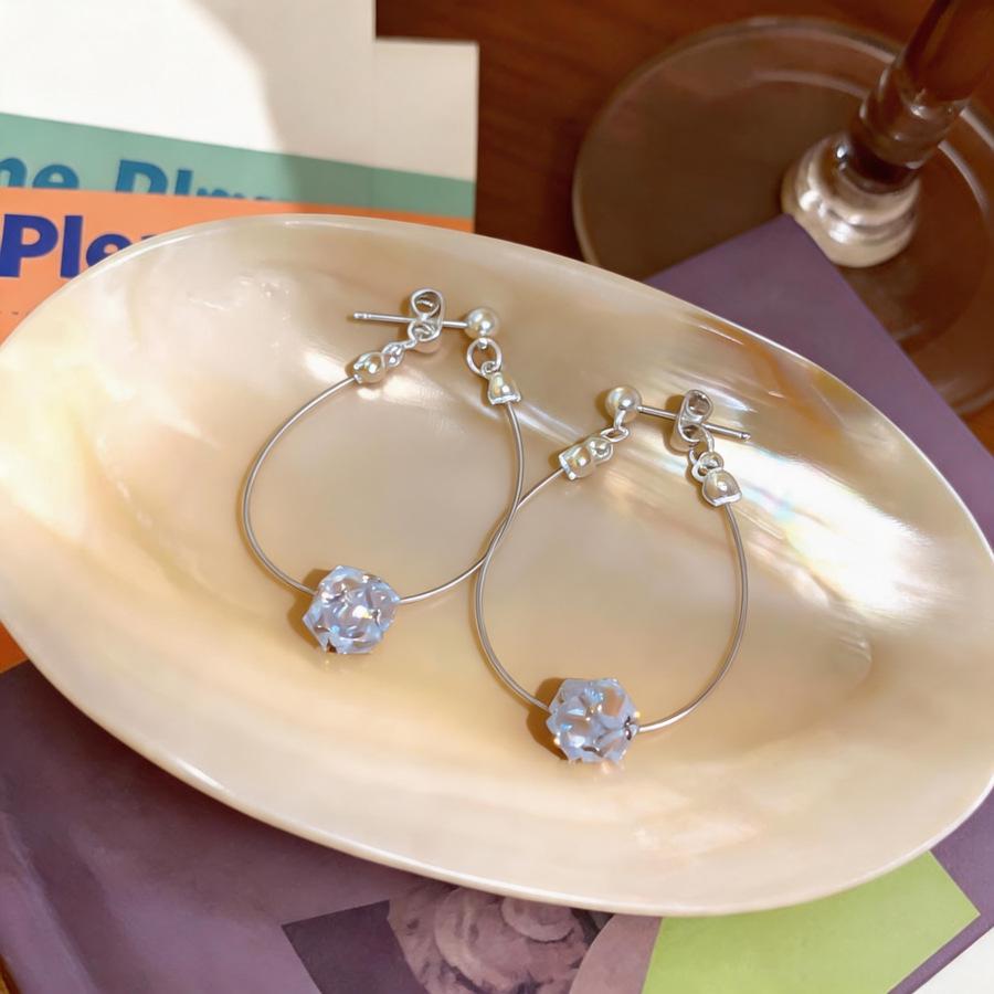 Silver Needle Luxury Zirconia Geometric Ear Cuff - High-End Fashion Earrings for Women