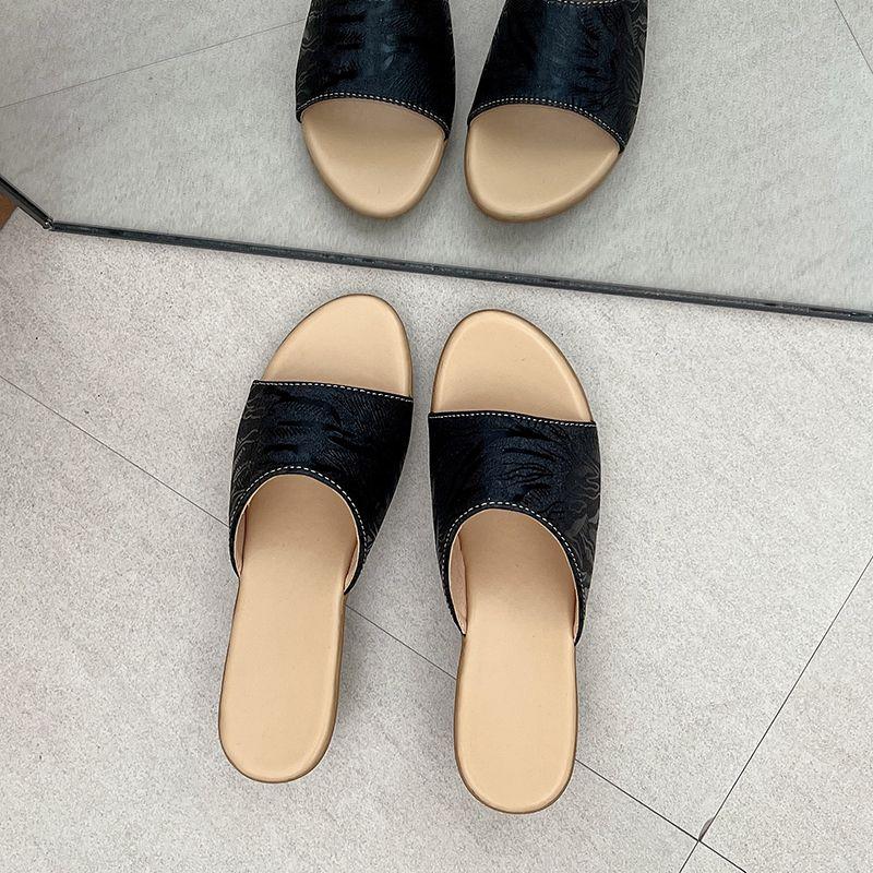 Summer New Fashionable Flat Slippers for Outerwear Comfortable Plus Size Non Slip Sandals