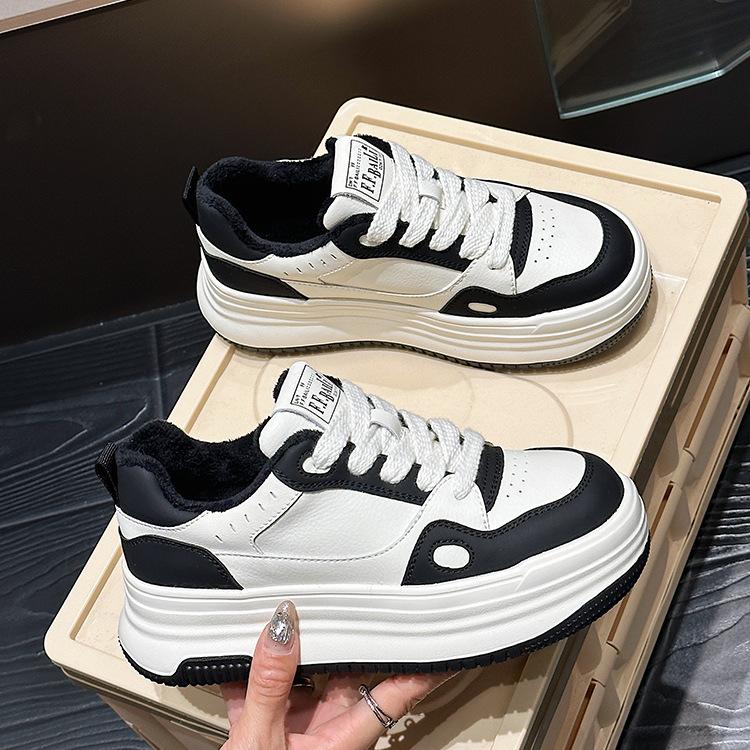 

толстоподошвенные бархатистые кожаные маленькие белые туфли для женского повседневного универсального увеличения роста, туфли-маффины из коровьей кожи для женщин 40