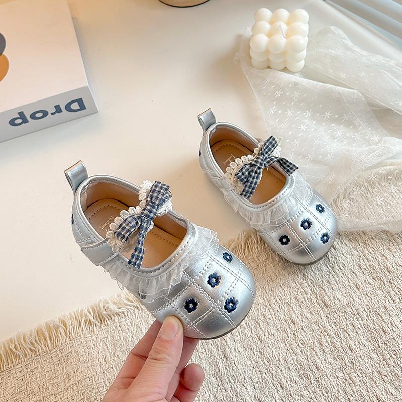 

Girls lace-trimmed leather shoes2026Spring and summer little girl s floral plaid bow solid color princess shoes 21Inner Length13.8cm серебряный