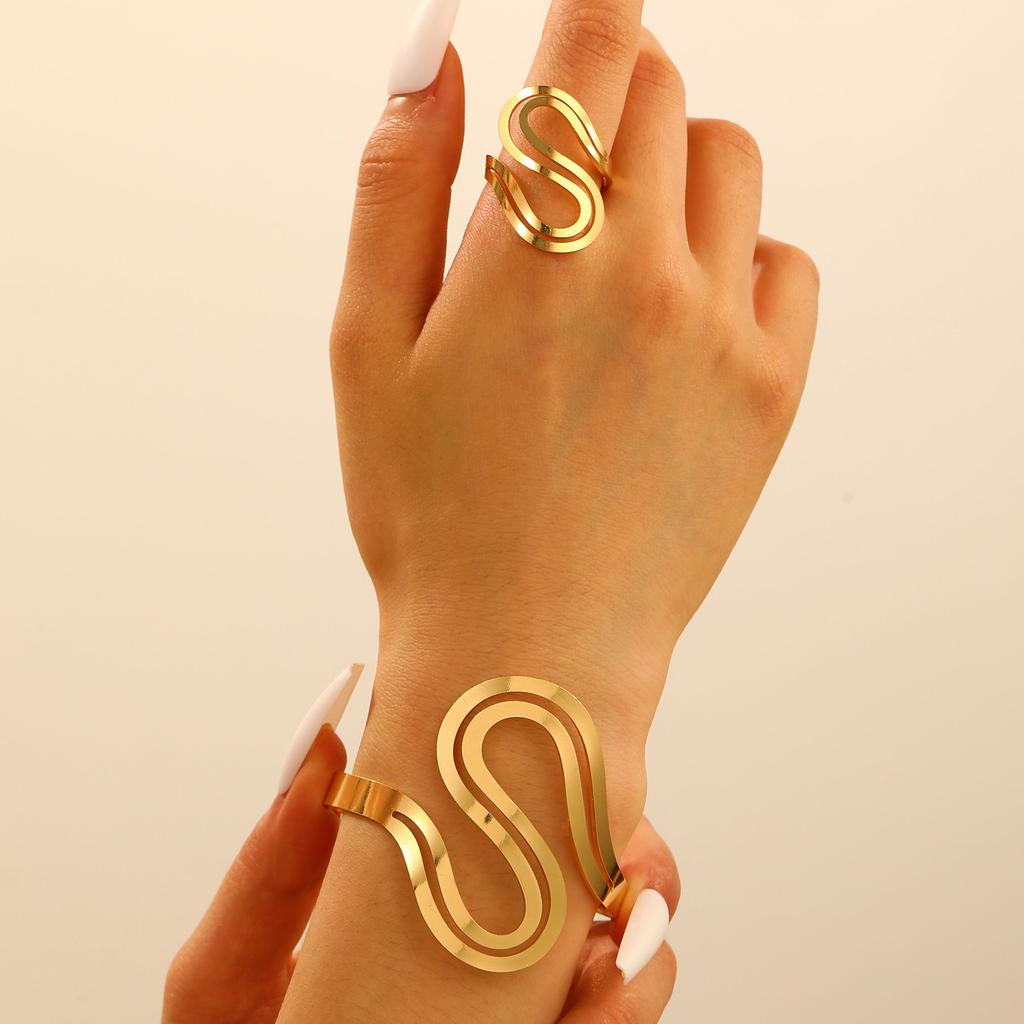 High-quality 2026 gold double-layer S-shaped hollow-out modeling bracelet, simple and versatile snake-shaped opening adjustable jewelry.