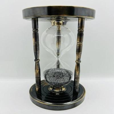 17,78 cm große Sanduhr aus Messing in Schachform von Strategic Elegance. Ein einzigartiges Geschenk für den Ehemann, zum Vatertag, zum Jahrestag und zu Halloween-Feiern.