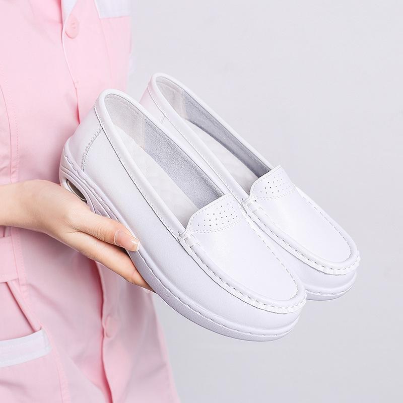 

Обувь для медсестер, женские нескользящие туфли на воздушной подушке с мягкой подошвой, дышащие и удобные, весенние и летние медицинские туфли на плоской подошве из мягкой кожи 34