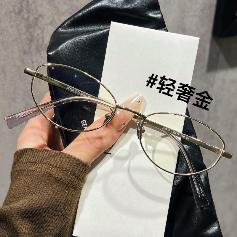 Retro Round Titanium Eyeglass Frame for Myopia - Unisex Fashionable Plain Glasses 30920