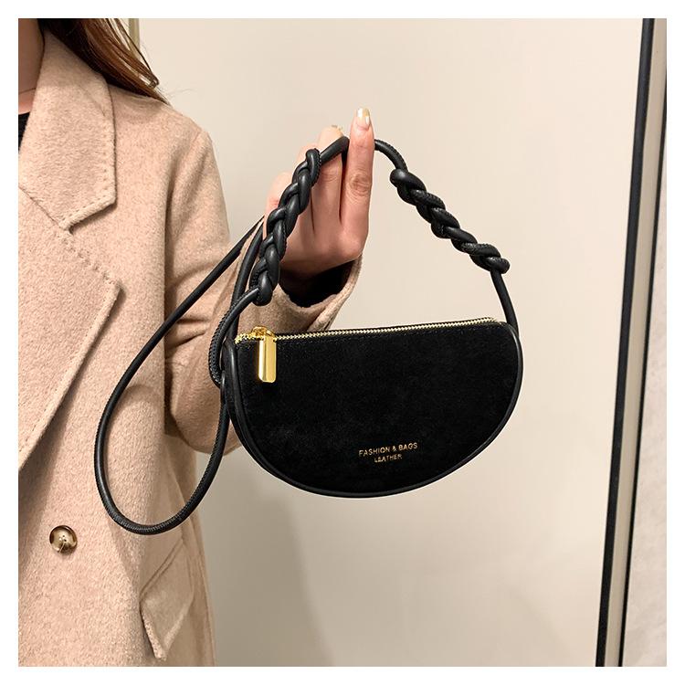 Fashion New Favorite! High-end Niche Dumpling Bags Lead the Trend of Going Out On the Street