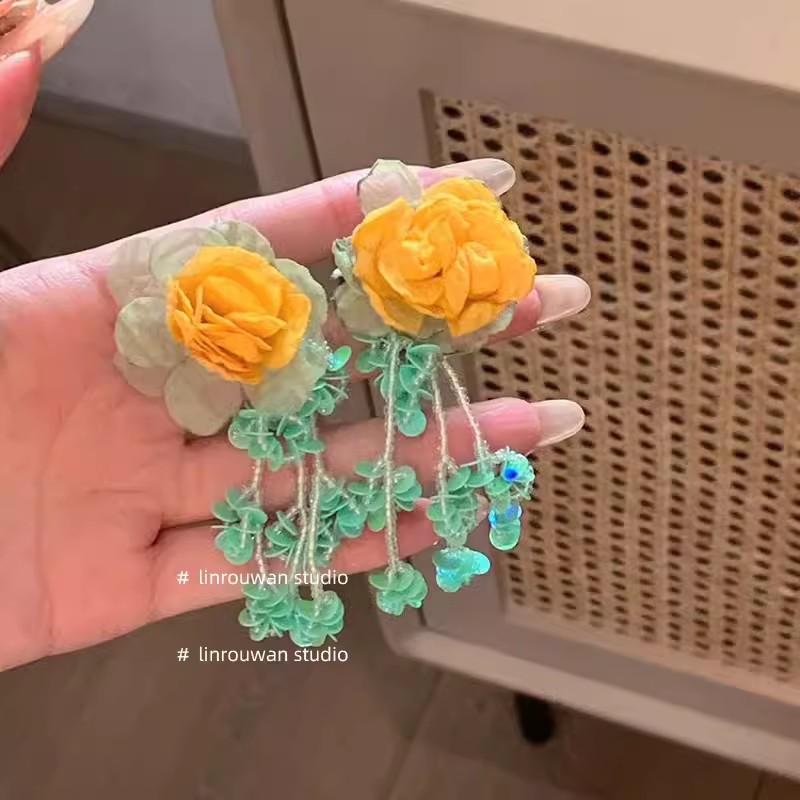 

2024 Высококлассные Роскошные Серьги-гвоздики с цветочным дизайном для женщин - Нишевый дизайн