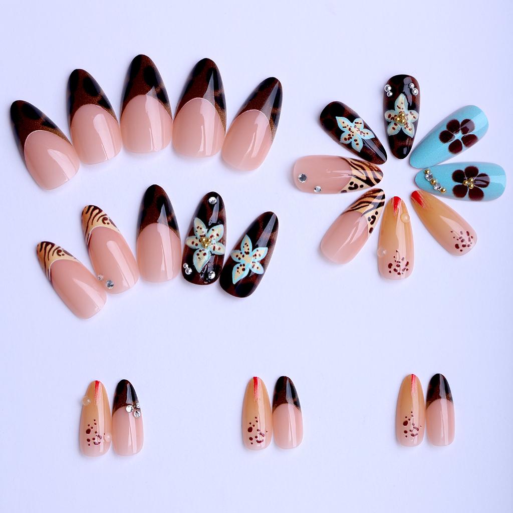 Frische und süße mandelförmige französische Leopardenmuster-Blütenblatt-Ins-Press-On-Nägel, 24 Stück künstliche Nägel