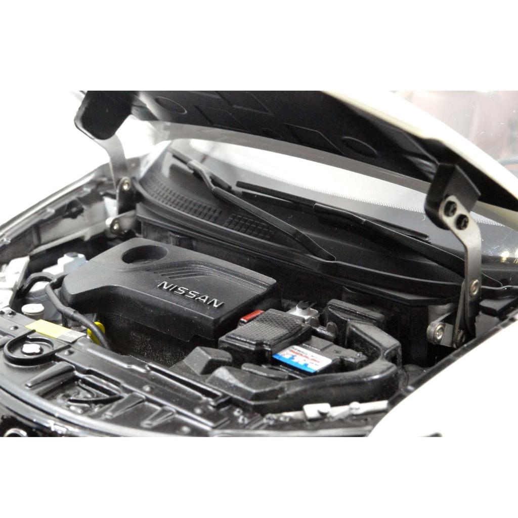 PAUDI MODEL scale diecast model of the Nissan 1/18 X-Trail 2018.