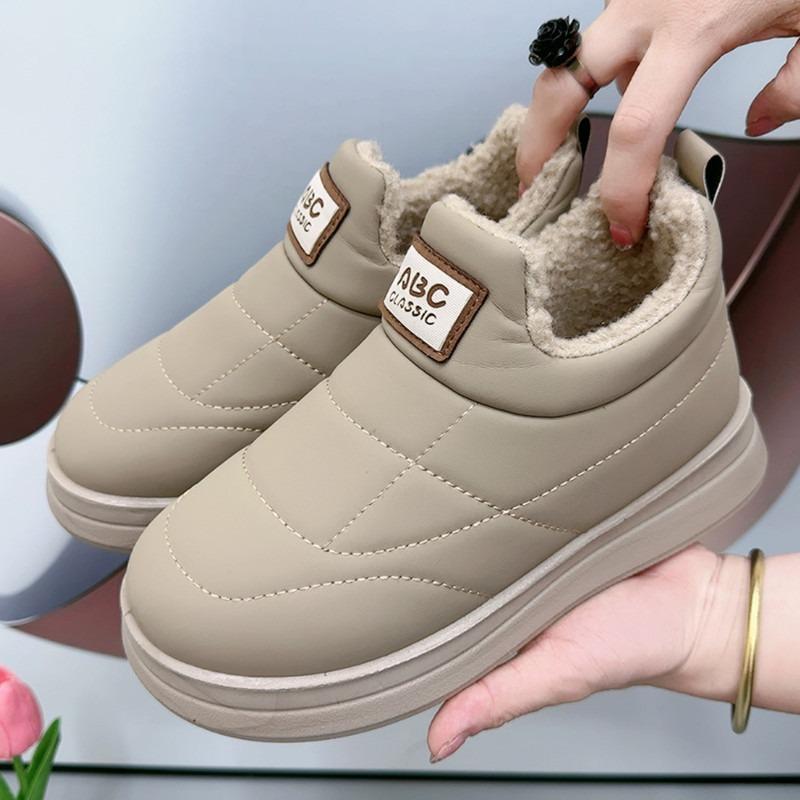 Snow boots women, winter velvet thickened waterproof, cold-proof and warm old Beijing cotton shoes soft-soled non-slip bread boots