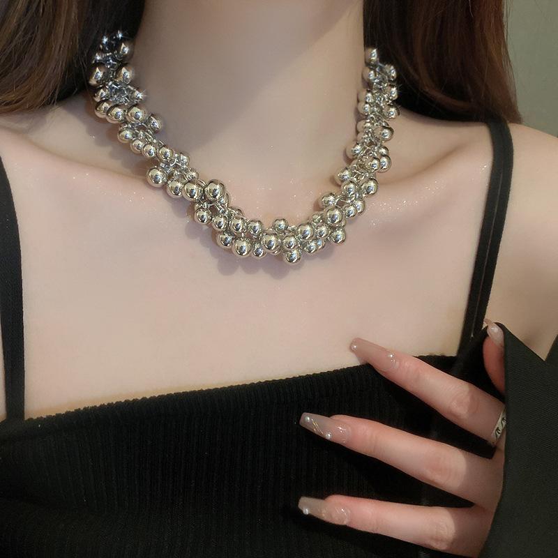 Metal Cool Style Ball Geometric Choker Necklace European American Exaggerated Personality Temperament High Sense Clavicle Chain For Women