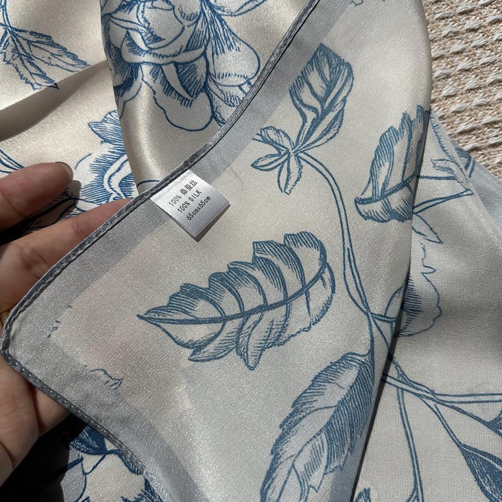 Elegant temperament blue flower silk silk scarf women's autumn and winter neck protection warm small scarf 111 mulberry silk square scarf
