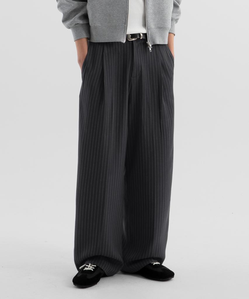 BRENSON Fluid Stripe Single-Pleat Slacks (Charcoal)