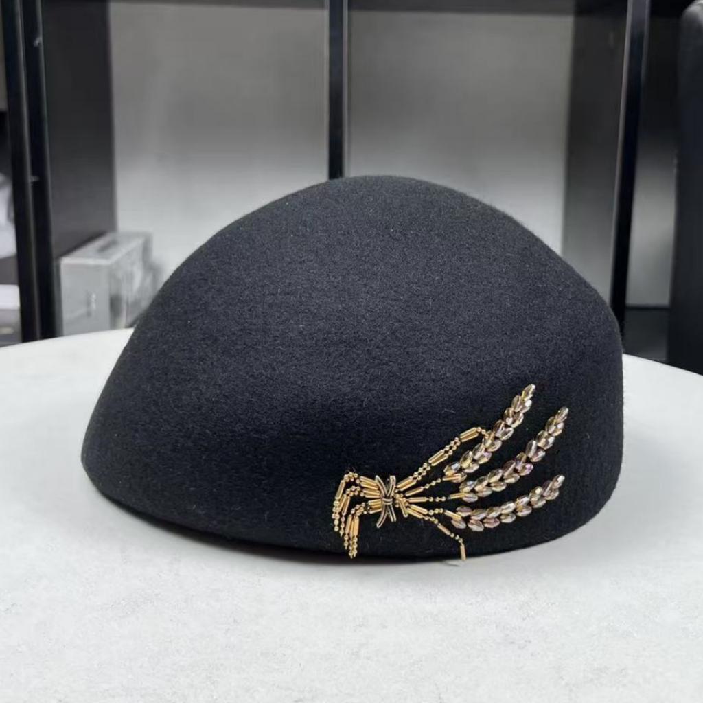 Light luxury sweet autumn and winter fashion woolen hat beret lady elegant small fresh painter hat stewardess hat