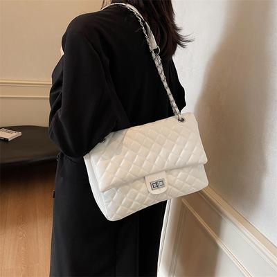 Büyük kapasiteli küçük kokulu stil omuz çantası kadın sonbahar ve kış 2025 yeni moda çok yönlü zincirli postacı çantası