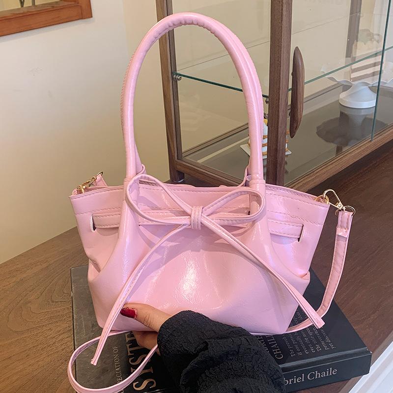 Modische, vielseitige Handtasche für Damen im Frühling und Sommer. Einfache Umhängetasche. Modische, vielseitige Umhängetasche.