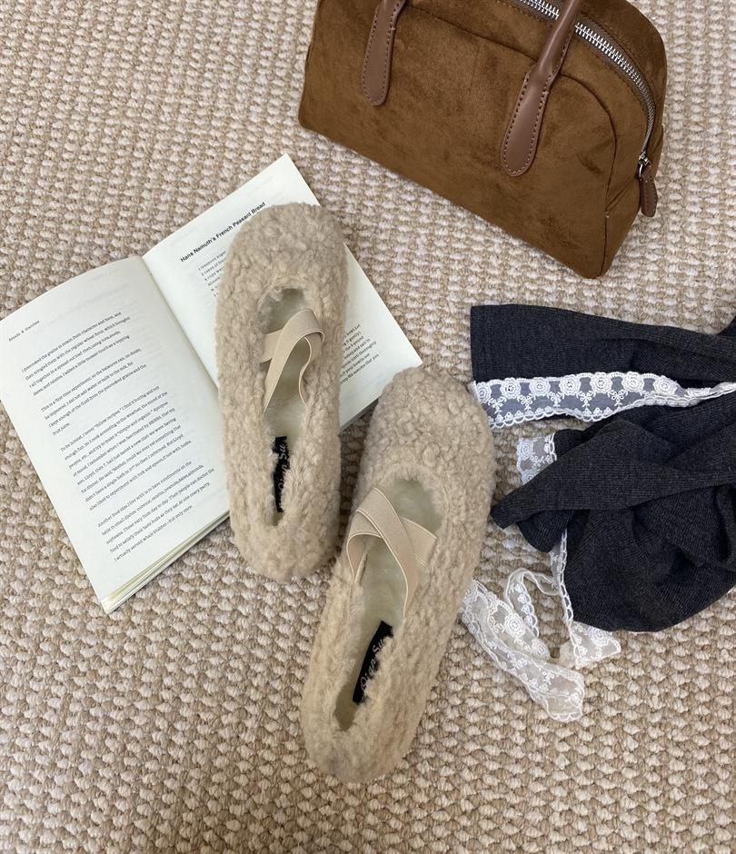 2025 new fluffy shoes round head ballet shoes fluffy warm autumn and winter new late evening wind flat single shoes women