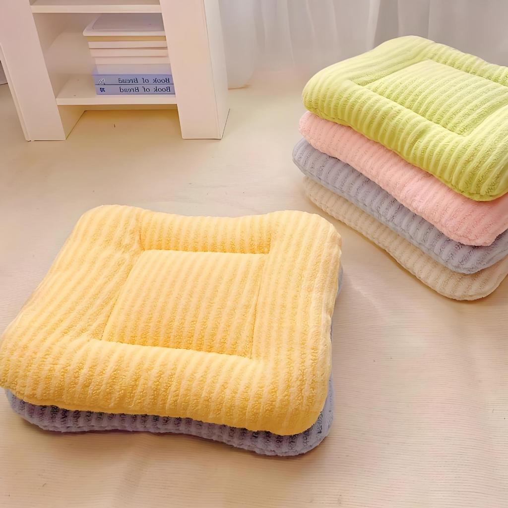 Universal Large Winter Plush Pet Bed Mat - Thick, Warm Sleeping Pad for Cats & Dogs