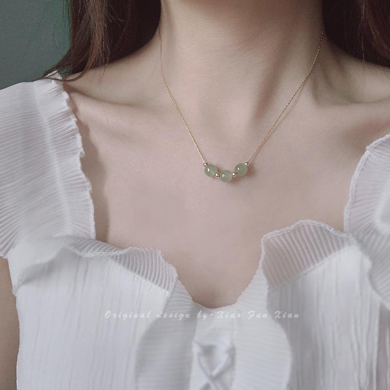 Elegant and Smooth Texture Hetian Jade Bead Necklace for Women, French Minimalist Collarbone Chain, Light Luxury Niche Design Pendant