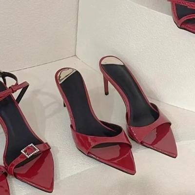 Mode 2024 Heißverkauf Vielseitige Strass Einfarbig Schnalle Damen Spitz Zehen Pantoletten mit Temperament und Vielseitig Offene Zehen