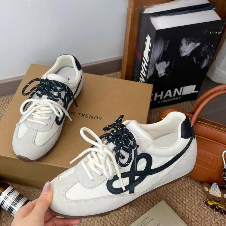 Dong Xuan te same 2025 jesień nowe retro płynne serce cukierek przekrzywiona głowa niemiecki trening buty Forrest Gump wewnętrzne zwiększenie wysokości sport i wypoczynek