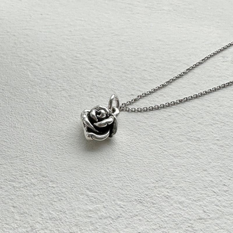 geegee [silver925] black rose necklace