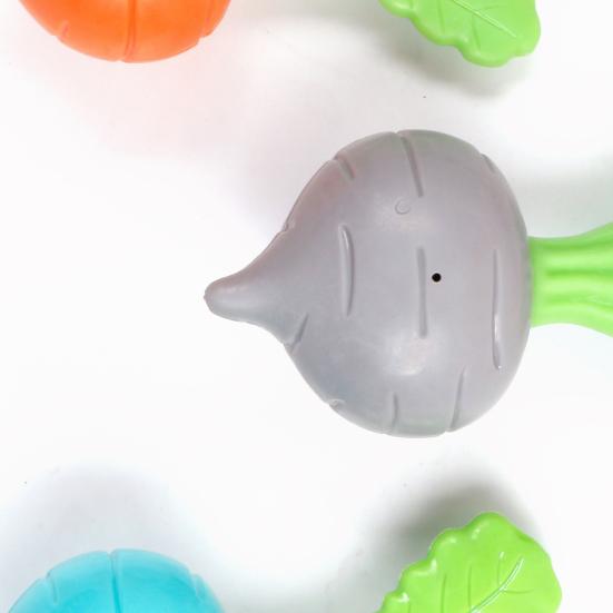 Quietschende Radieschen Hundespielzeug Gummi Hundekauspielzeug Welpen Zahneinwachsspielzeug Interaktives Apportierspielzeug für Hunde Langeweile Linderung Kautriebe