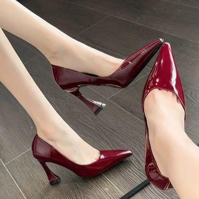 Burgundy thick heel pointed high heels women's summer 2025 new patent leather shallow mouth temperament sexy commuting shoes