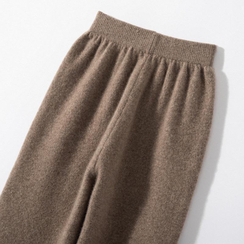 Women's Slim-Fit Thermal Knit Leggings - Solid Color, Thick, Lightweight, Cold-Resistant for Autumn/Winter Casual Wear.