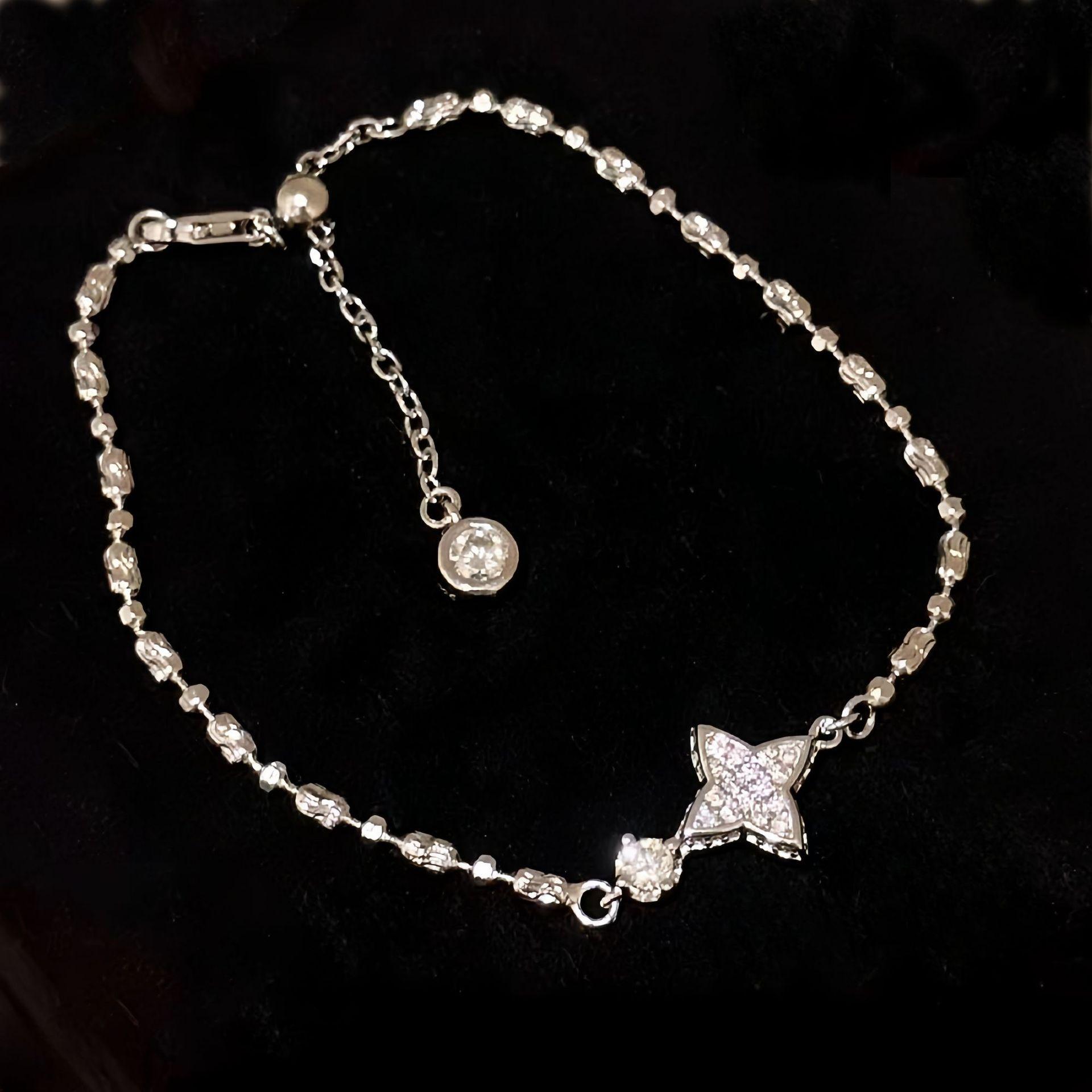 

Super fairy full diamond tetragonal star bracelet girls ins wind bracelet cold wind design sense niche jewelry