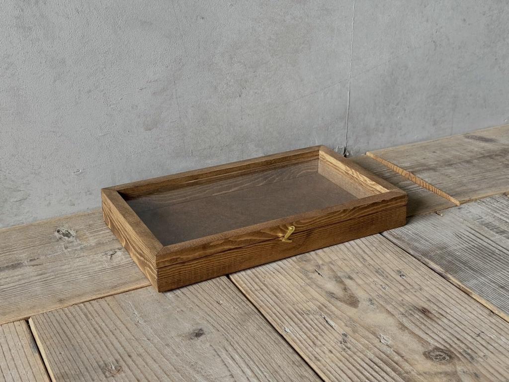 HERGESTELLT VON... Braune Holzvitrine MB-S10010 Acryl-Display-Vitrine für Schmuck, Accessoires und Sammlungen