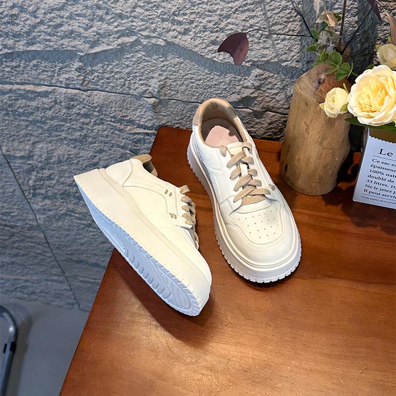 Beliebte Leder-Plateau-Schuhe für Damen, Frühling und Sommer, neue vielseitige Muffin-Schuhe, lässige Plateau-Schuhe