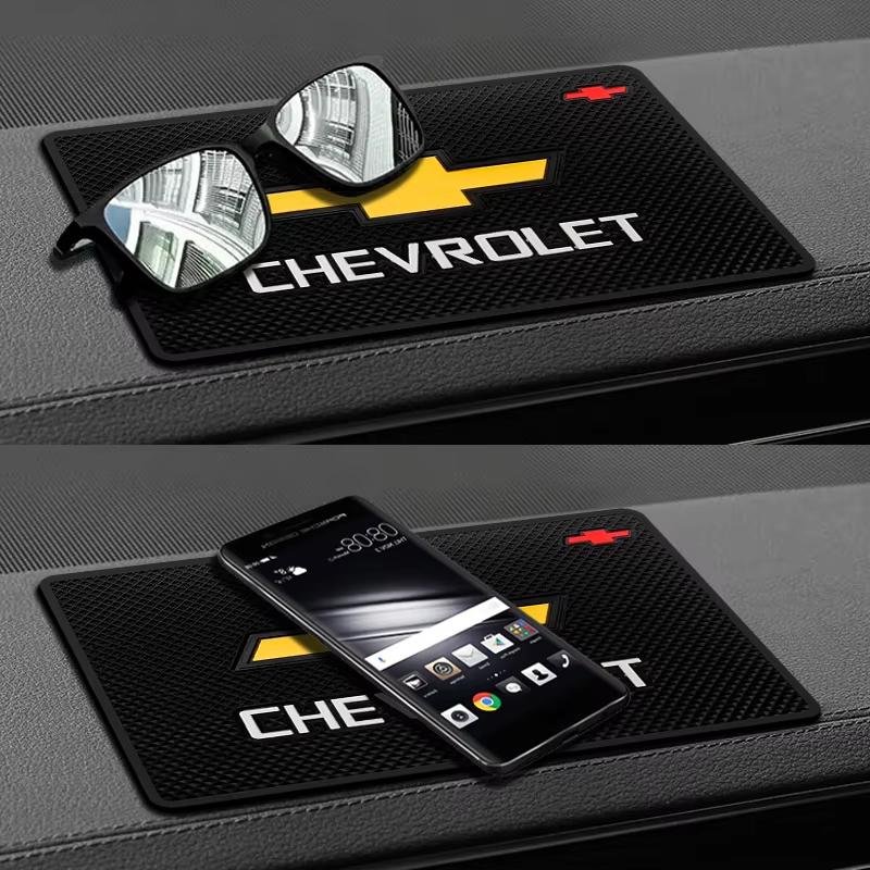 Anti-Slip Mat Interior Center Console Badge Badge Anti-Slip Mat For Chevrolet Trax Malibu Z71 Equinox Impala Onix Corsa Traverse