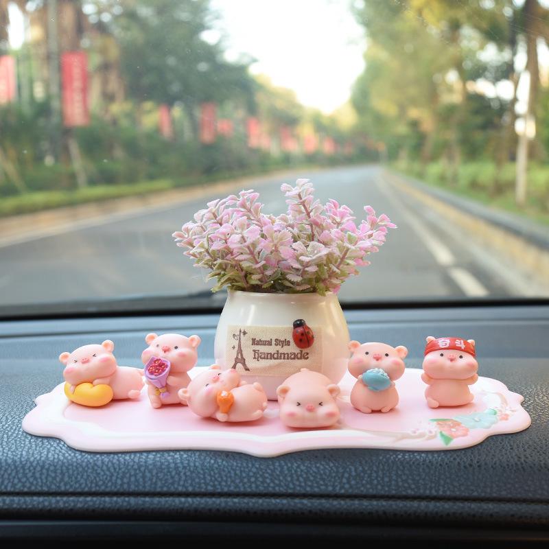 Celebrity Pig Car Ornament: Cute Console Decoration & Air Freshener Holder