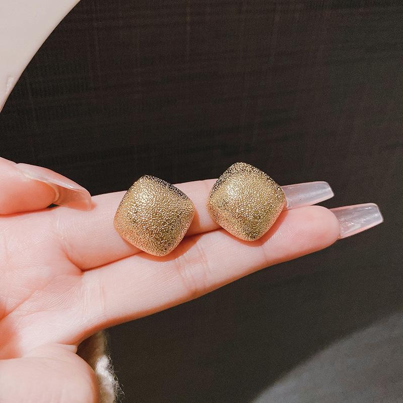 Versatile Temperament Fashionable and Simple Square Earrings 1 pair of earrings золотой