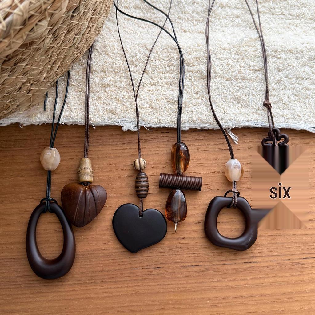 High-End Women's Retro Oval Geometric Resin Necklace