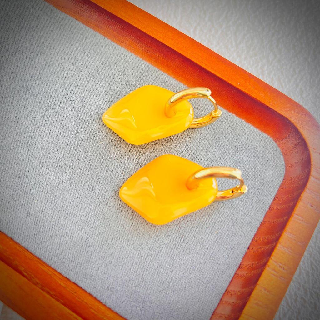 2024 Retro Pink Irregular Glass Earrings: Chic, Versatile, Luxury Dangle Ear Hooks with Light Luxury and Noble Fashion Appeal