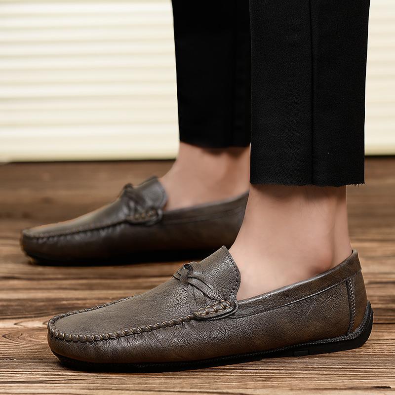 Fashion High Quality Leather Men Casual Shoes Comfortable Light Men Loafers Formal Men Dress Shoes Breathable Slip On Men Driving Shoes