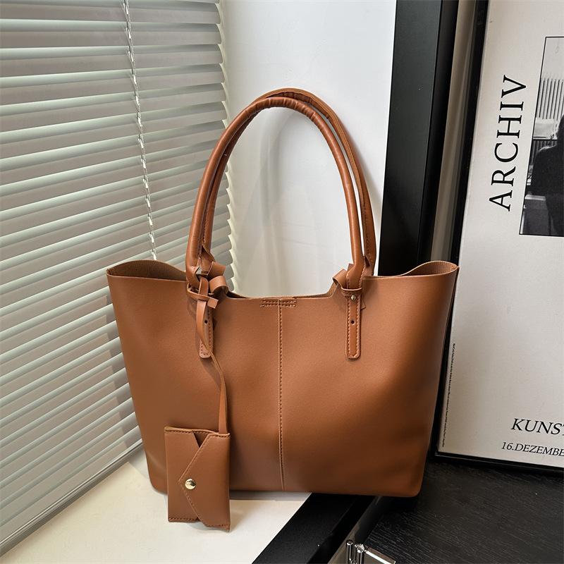 Large-capacity bag women's spring high-value new simple casual shoulder bag high-end texture tote bag