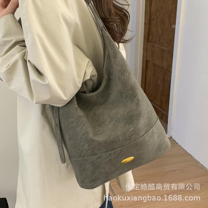 Simple retro matte bag women's 2025 new commuter versatile messenger bag slack shoulder tote bucket bag