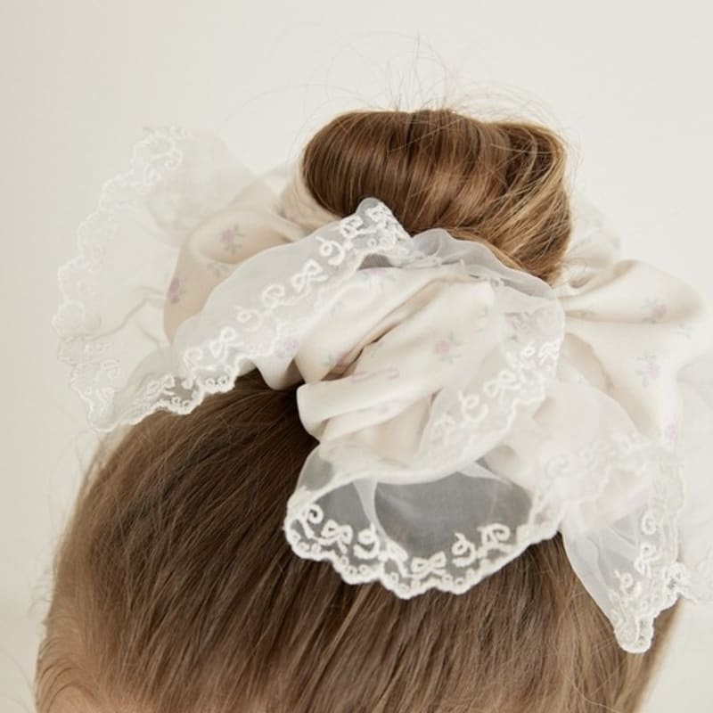 sweatsweet BIG LACE SCRUNCHIE - CREAM