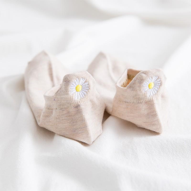 Women's Cute Japanese Cartoon Eyes Cotton Socks with Smiley Face Embroidery - Short Boat Style