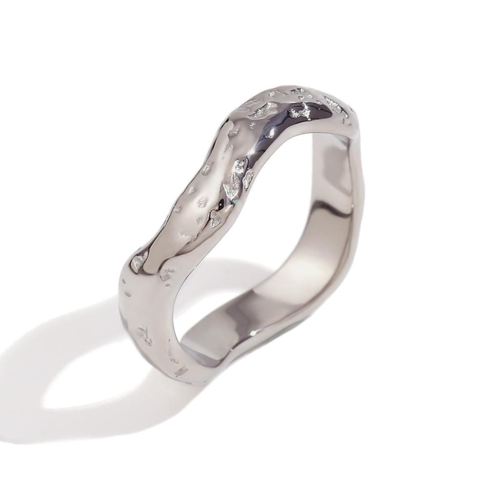 European & American 18K Gold-Plated Retro Wave Ring – Women's Stainless Steel Hand Jewelry