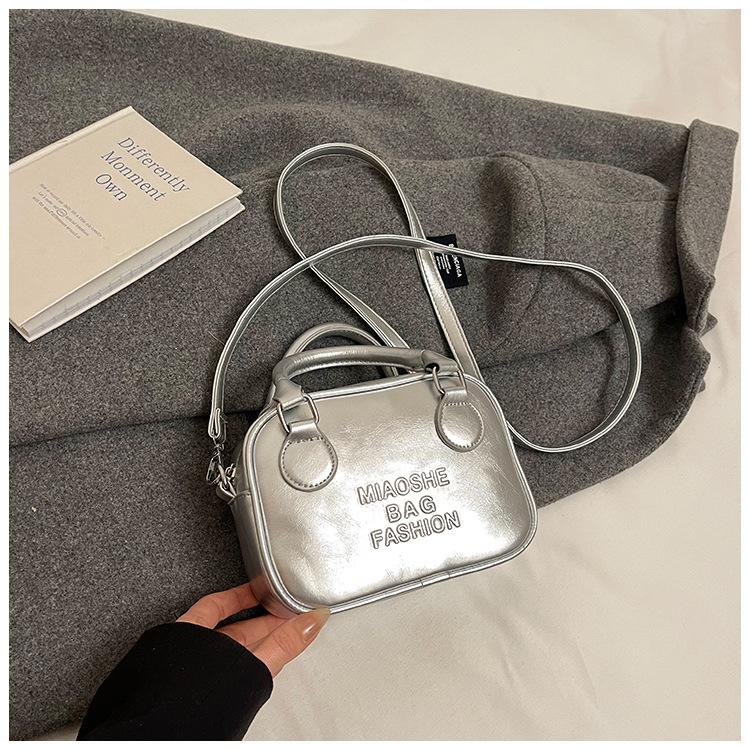 

Popular versatile portable small square bag spring new fashion niche shoulder messenger bag