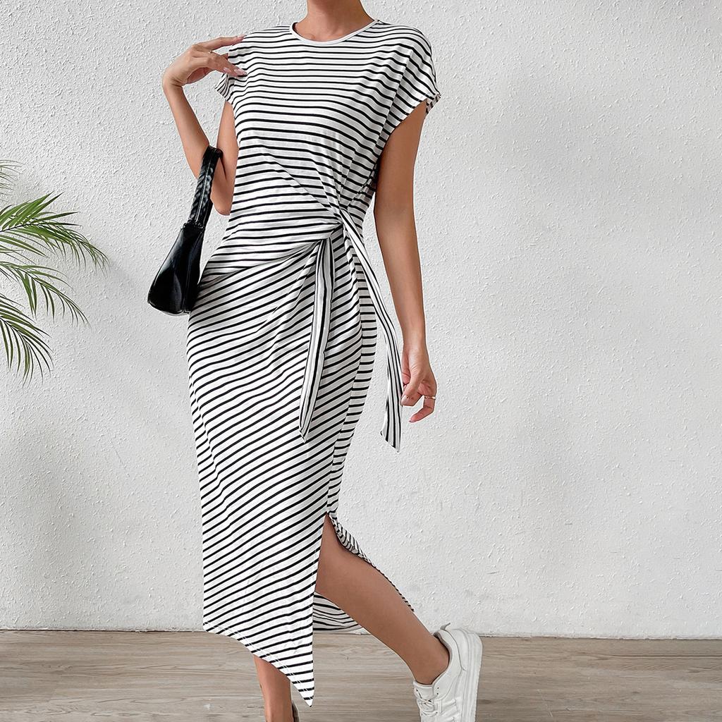 Gestreifte, figurbetonte Kleider mit taillierter Taille, schlankmachendem Schlitz und Rundhalsausschnitt für Damen