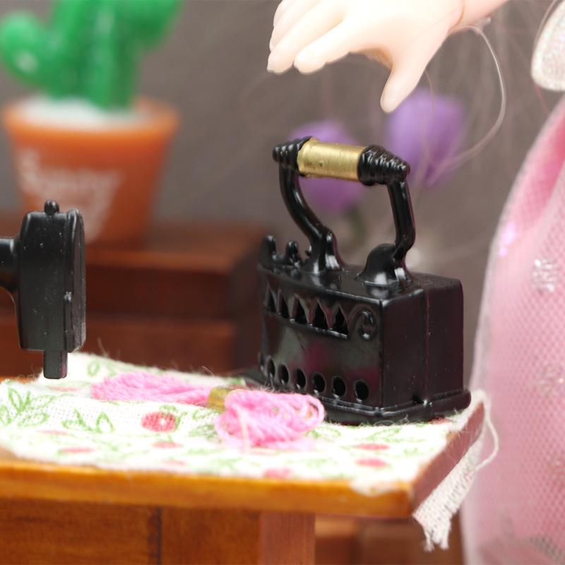 1:12 Dollhouse Mini Sewing Accessories - Black Retro Iron