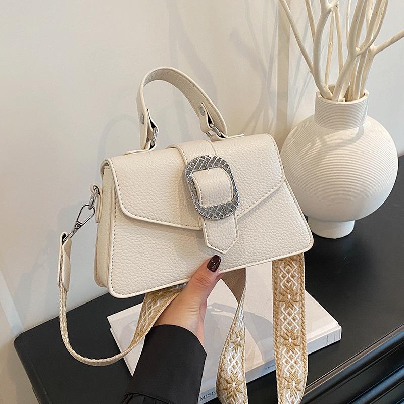 Retro Portable Small Square Bag Women's Bag 2025 New Fashion Shoulder Bag Versatile Premium Texture Messenger Bag