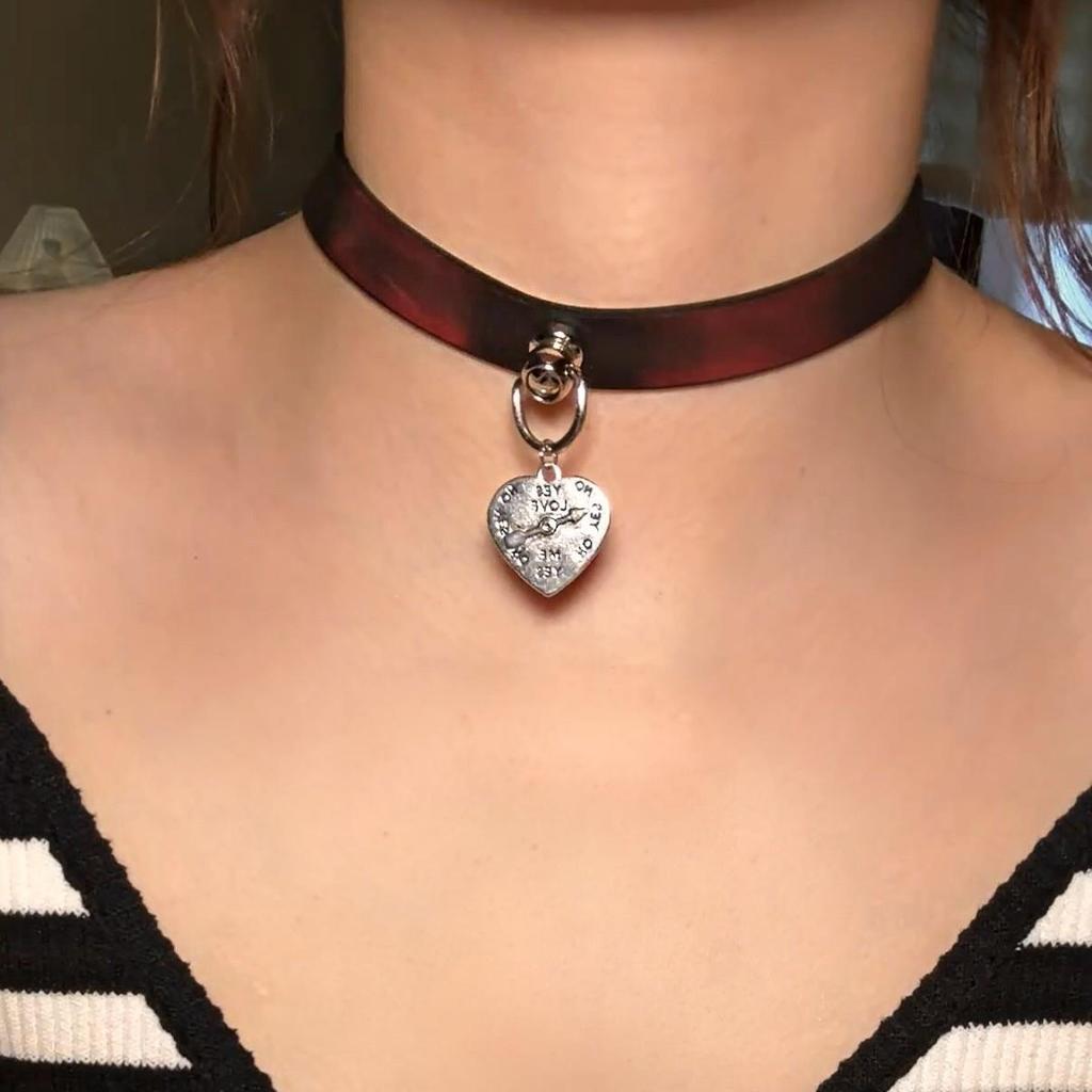 Chique Pittige Meisje Leren Bel Choker Ketting – Uniek Minderheidsontwerp